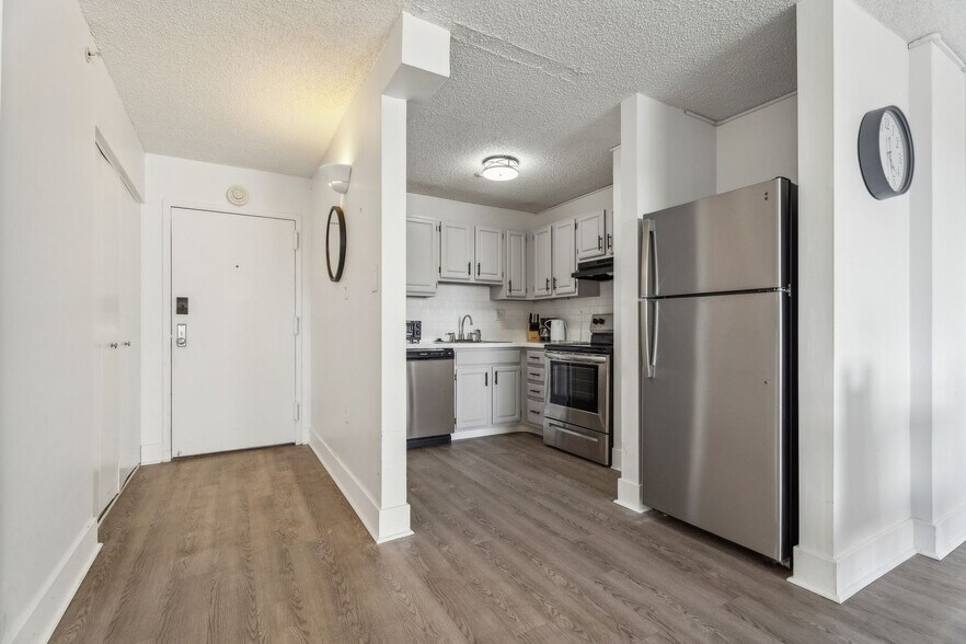 Building Photo - 1711 Bellevue Ave