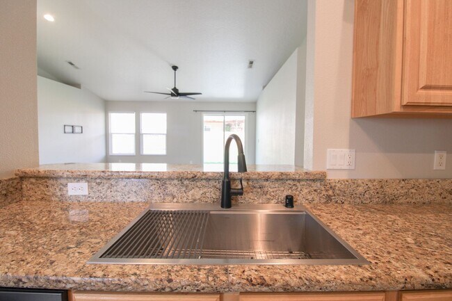 Building Photo - 3 bedroom, 2 bathroom home in Middleton!