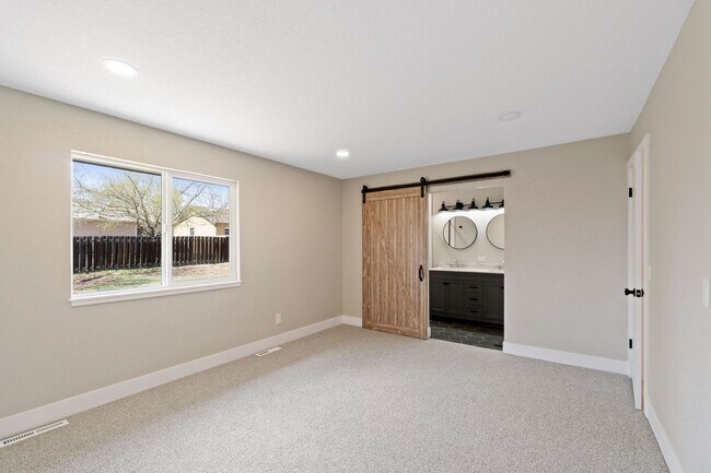 Building Photo - Beautifully Updated Ranch Home w/ Finished...
