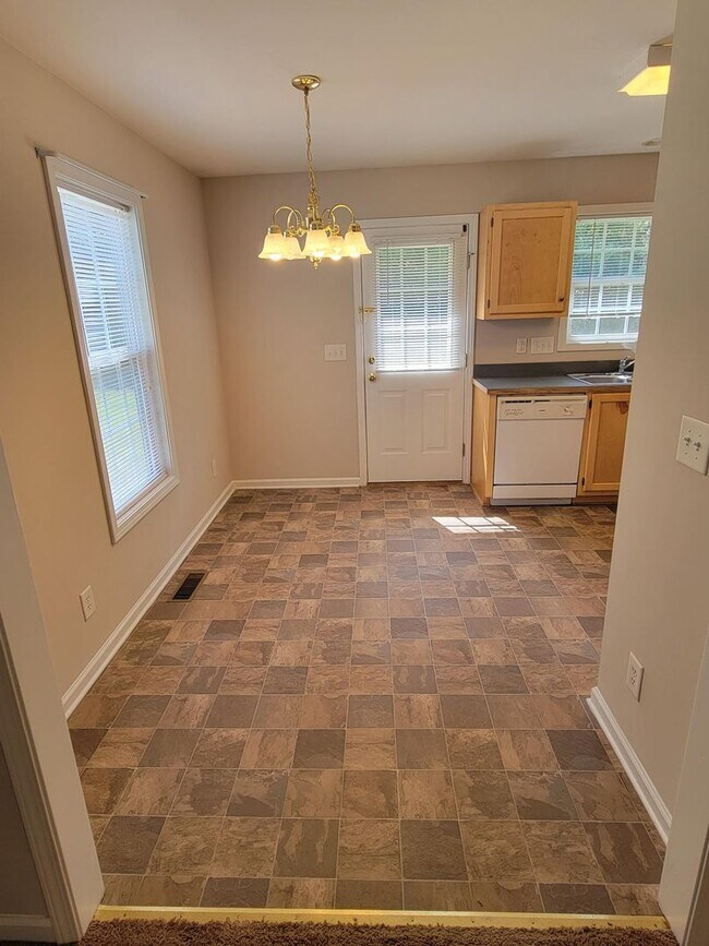 Building Photo - Beautiful three bedroom two bathroom house...