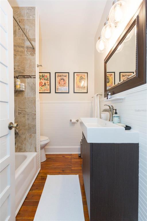 Building Photo - 917 E Broad St