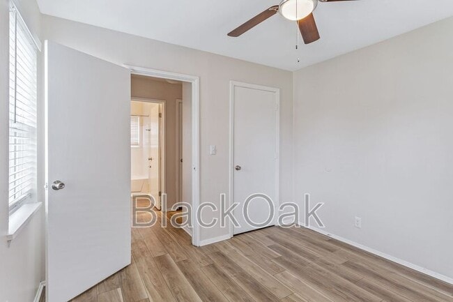 Building Photo - 632 E Kentucky St