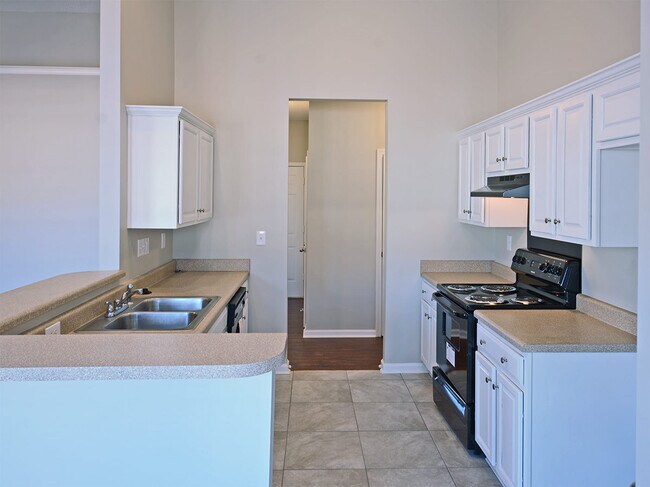 Building Photo - 3 bed, 2 bath with a Bonus room