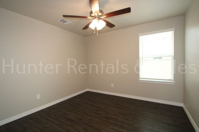 Building Photo - 505 Bonnie Dr