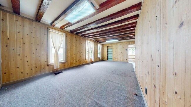 Building Photo - Crestview Schools, large garage & barn on about 2 acres