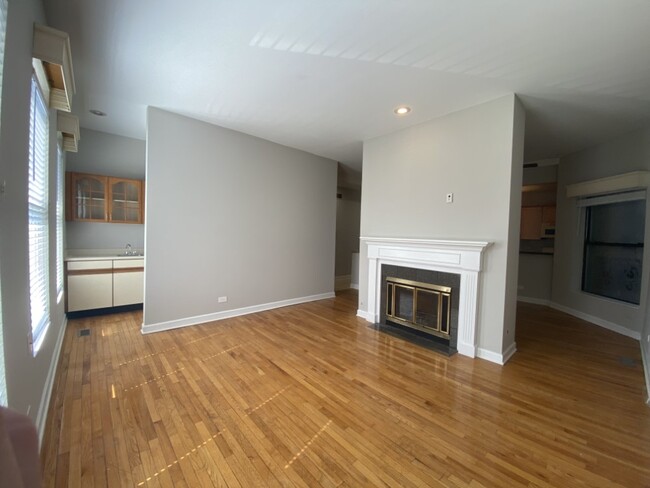 Gorgeous hardwood floors and a fireplace - 2215 N Clifton