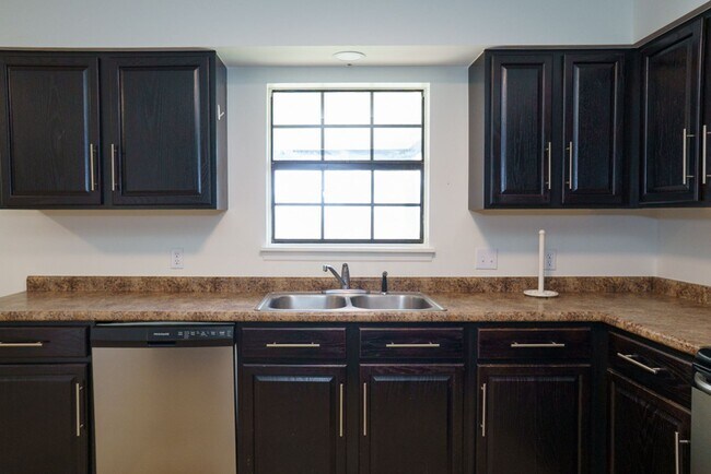 Building Photo - 3BR Home in Shell Point – Sunroom | Garage | Prime Location