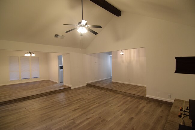 Building Photo - 820 Cedar Ridge Dr