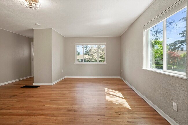 Building Photo - 1806 N Watts St