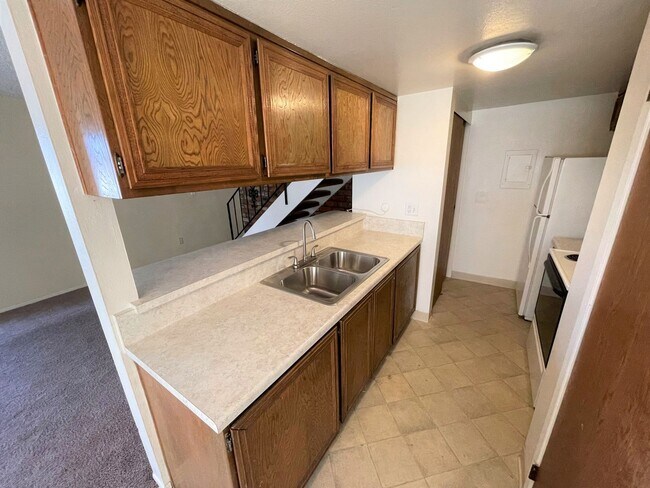 Building Photo - Centrally Located McKeon Condo