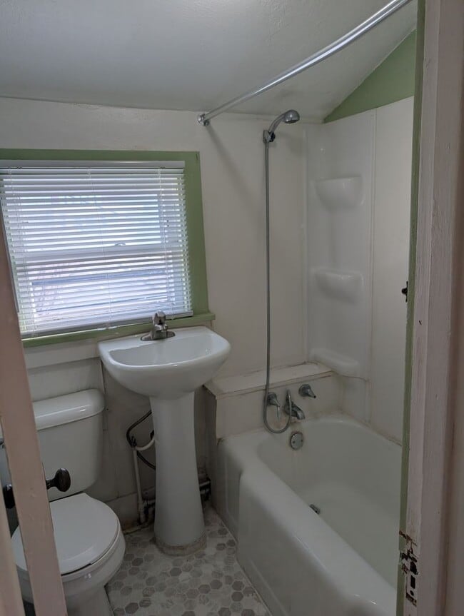 Building Photo - $750 - 1 Bedroom 1 Bath Duplex - Right in the Heart of Downtown Rapid City!