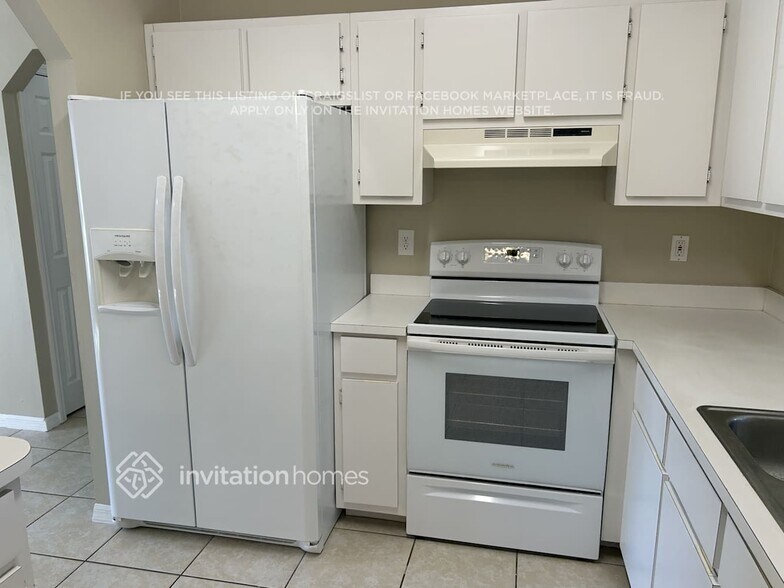 Building Photo - 521 SW 23rd Terrace