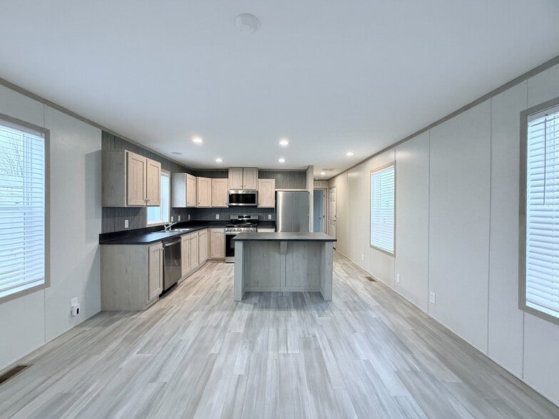 Building Photo - 29669 Danbury Ct