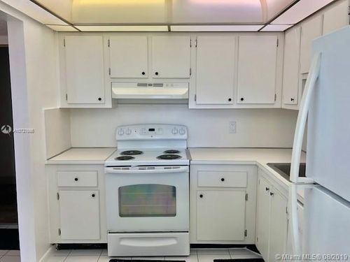 Building Photo - 1300 NE Miami Gardens Dr