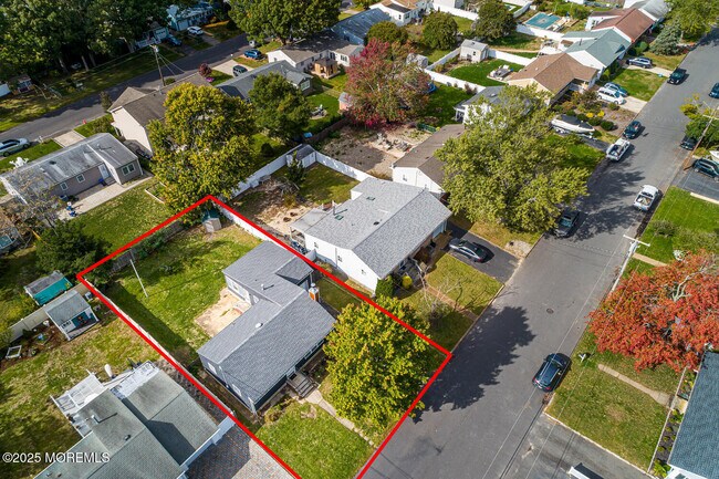 Building Photo - 1331 Sunset Ave