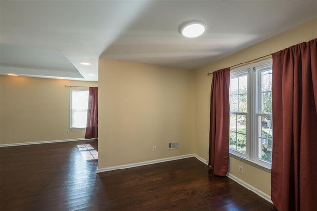 Building Photo - 2433 Gablewood Dr NE