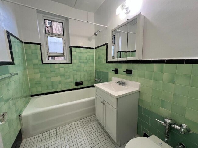 Building Photo - 1 bedroom in SUNNYSIDE NY 11104