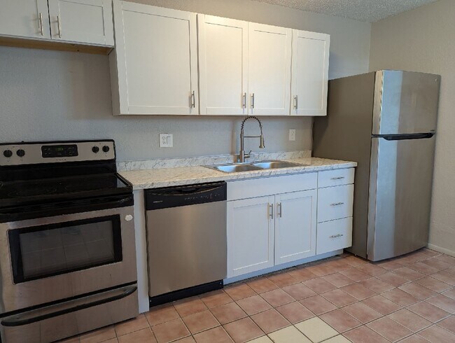 Building Photo - Move in Special half off first months rent - Lovely 3 bed 2 bath duplex