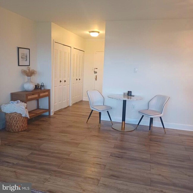 Building Photo - 3705 S George Mason Dr