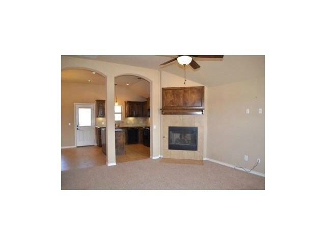 Building Photo - 3 Bed 2 Bath - Deer Creek Schools!