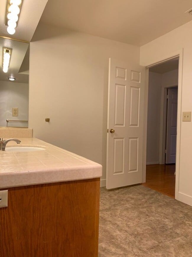 Building Photo - Spacious Bullard Area condo, recently upda...