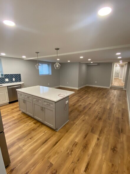 Building Photo - 5 Belle Ave