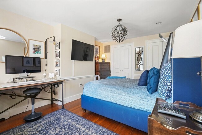 Building Photo - 95 Beacon St