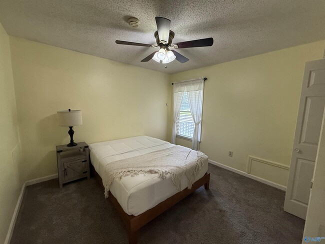 Building Photo - 122 Mykeys Way