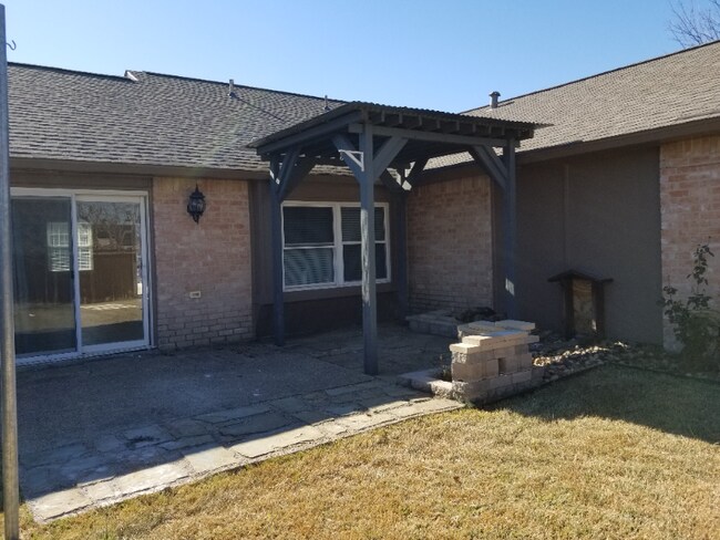 Building Photo - 5725 Baker Dr