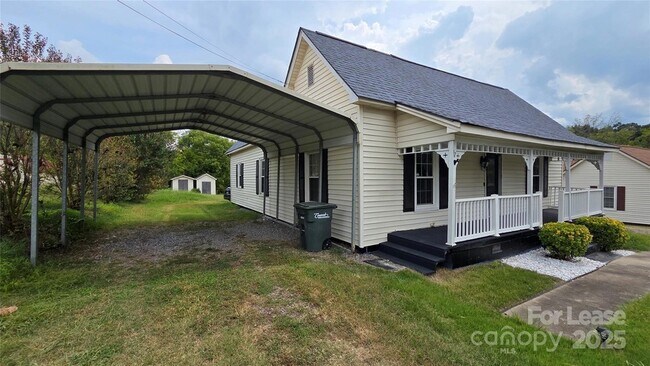 Building Photo - 3481 Roberta Rd