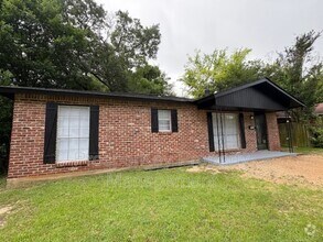 Building Photo - 2024 Yancey Ave