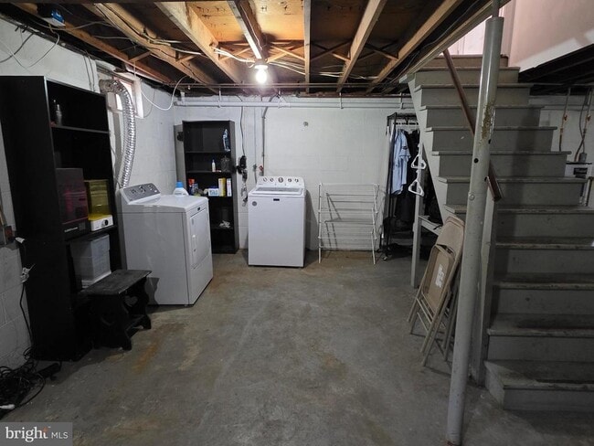 Building Photo - 4 Carolee Dr