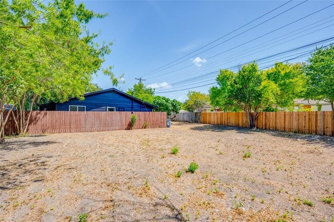 Building Photo - 3306 Dolphin Dr