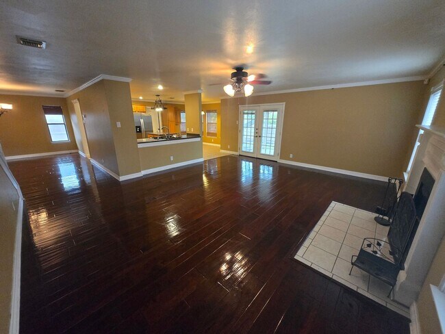 Building Photo - 8007 Sunshine Trail Dr