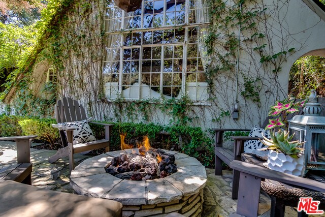 Building Photo - 8900 Hollywood Hills Rd