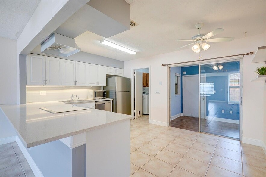 Building Photo - 3929 Kenas St