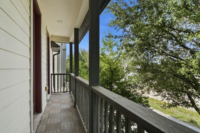 Building Photo - 3219 Maxroy St