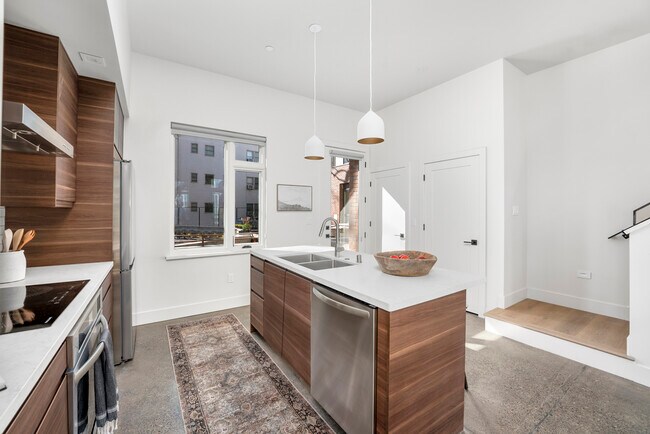 Building Photo - 2230 I St