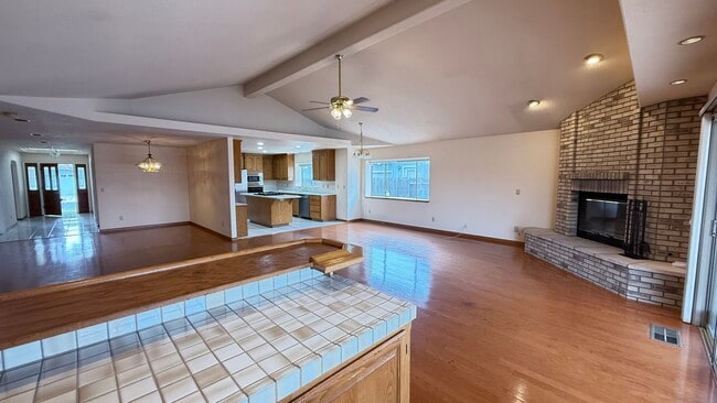 Building Photo - Single Story 3 Bedroom 2.5 Bath