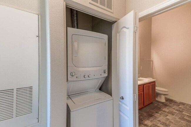 Building Photo - Great 2 Bedroom Southwest Vegas Condo With 1 Car Detached Garage