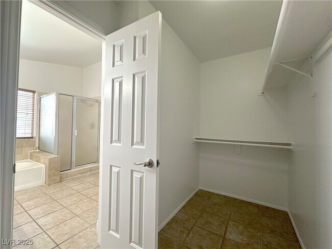 Building Photo - 7604 Cruz B