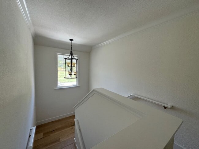 Building Photo - Tri-level townhome in highly desirable Dia...