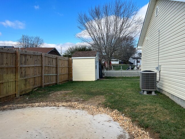 Building Photo - Remodeled 3 Bedroom Single Level Home in C...