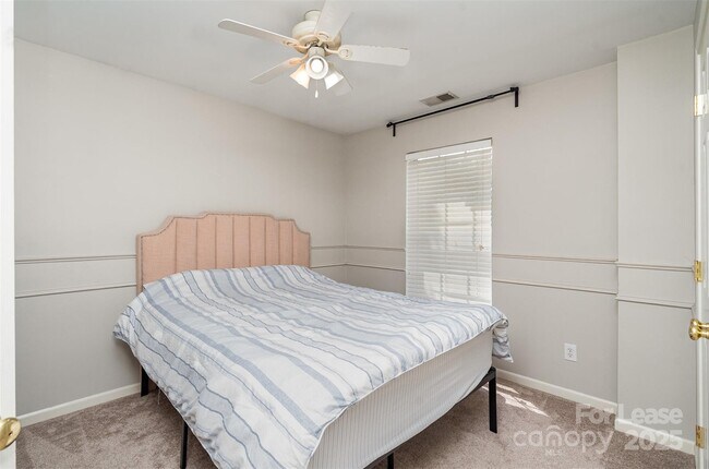 Building Photo - 8256 Chatham Oaks Dr