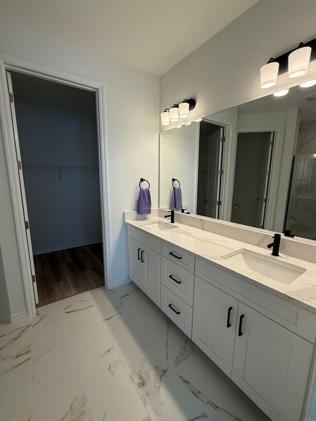 Building Photo - Sweetwater at Lakewood Ranch 2 Bedroom Villa