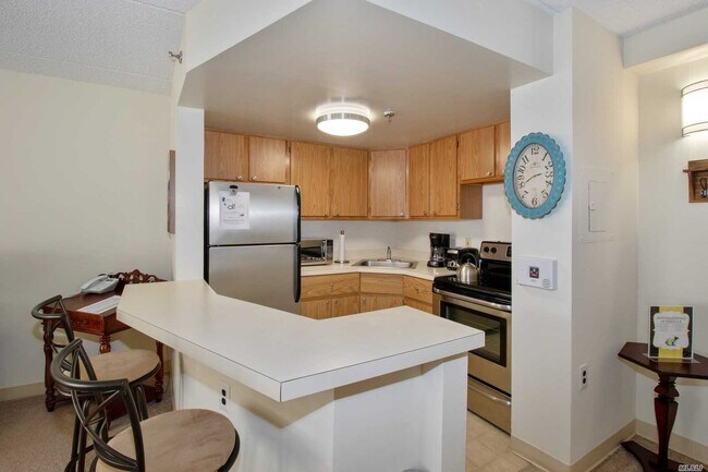 Building Photo - 565 Albany Ave