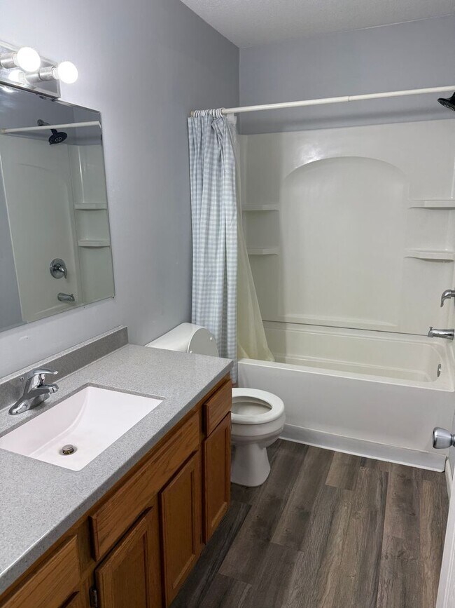Building Photo - Three bedroom townhome near downtown NW Rochester MN