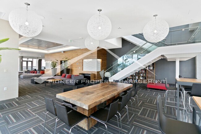 Building Photo - Luxury Condo with Stunning Views and Central AC