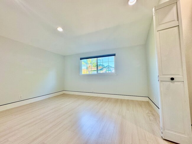 Building Photo - 3104 Linkfield Way