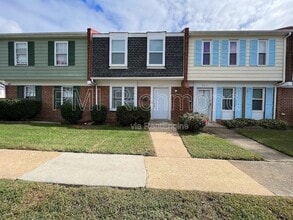 Building Photo - 404 Roxana Rd